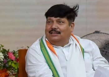 पश्चिम बंगाल में बसों की नाइट पार्किंग पर नया शुल्क, सड़क किनारे बस खड़ी करने पर ₹700 मासिक देना होगा